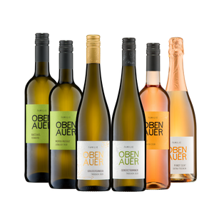 Sie wollen sich einen Eindruck von unserem Weingut machen? Unser Sortiment einmal queerbeet kennenlernen? Spitze! Dieses Weinpaket zeigt die bunte Vielfalt unseres Weinguts.