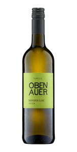 Unser Sauvignon Blanc ist der perfekte Wein für Liebhaber frischer und fruchtiger Weine. Exotische Aromen und eine lebendige Säure zeichnen ihn aus. Trinkfreude garantiert!
